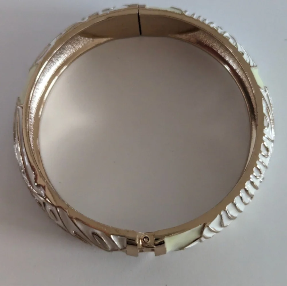 Sequin Elegant Gold and Cream Leaf Bangle